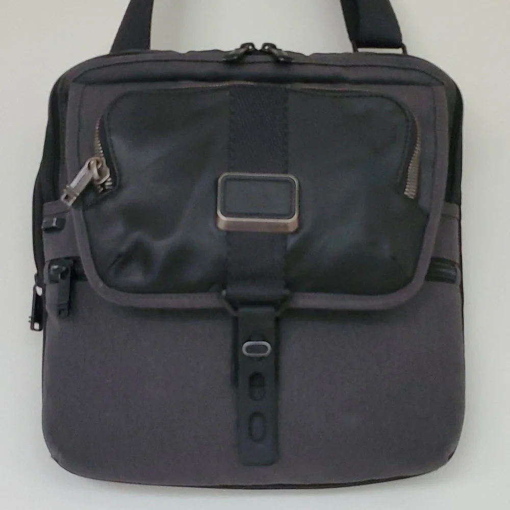 TUMI ALPHA BRAVO ARNOLD ZIP FLAP MESSENGER BAG